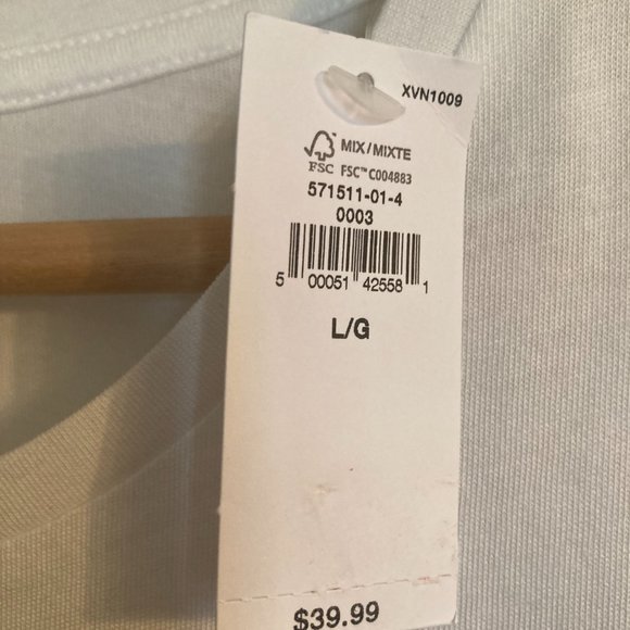 Banana Republic Graphic T-shirt - NWT - Picture 3 of 5